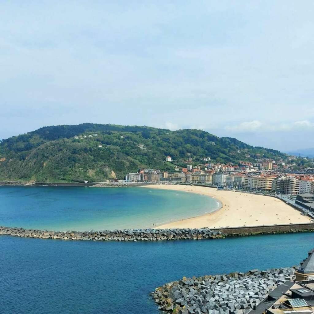 Casa Playa Zurriola-Aviso-Obras En La Fachada Del Patio Hasta Mayo O Junio-No Ha Habido Quejas Por El Ruido-Precio Bajo- House Playa Zurriola-Warning-Works On The Facade Of The Patio Until May Or June-There Have Been No Noise Complaints- Low Price ซานเซบาสเตียน ภายนอก รูปภาพ